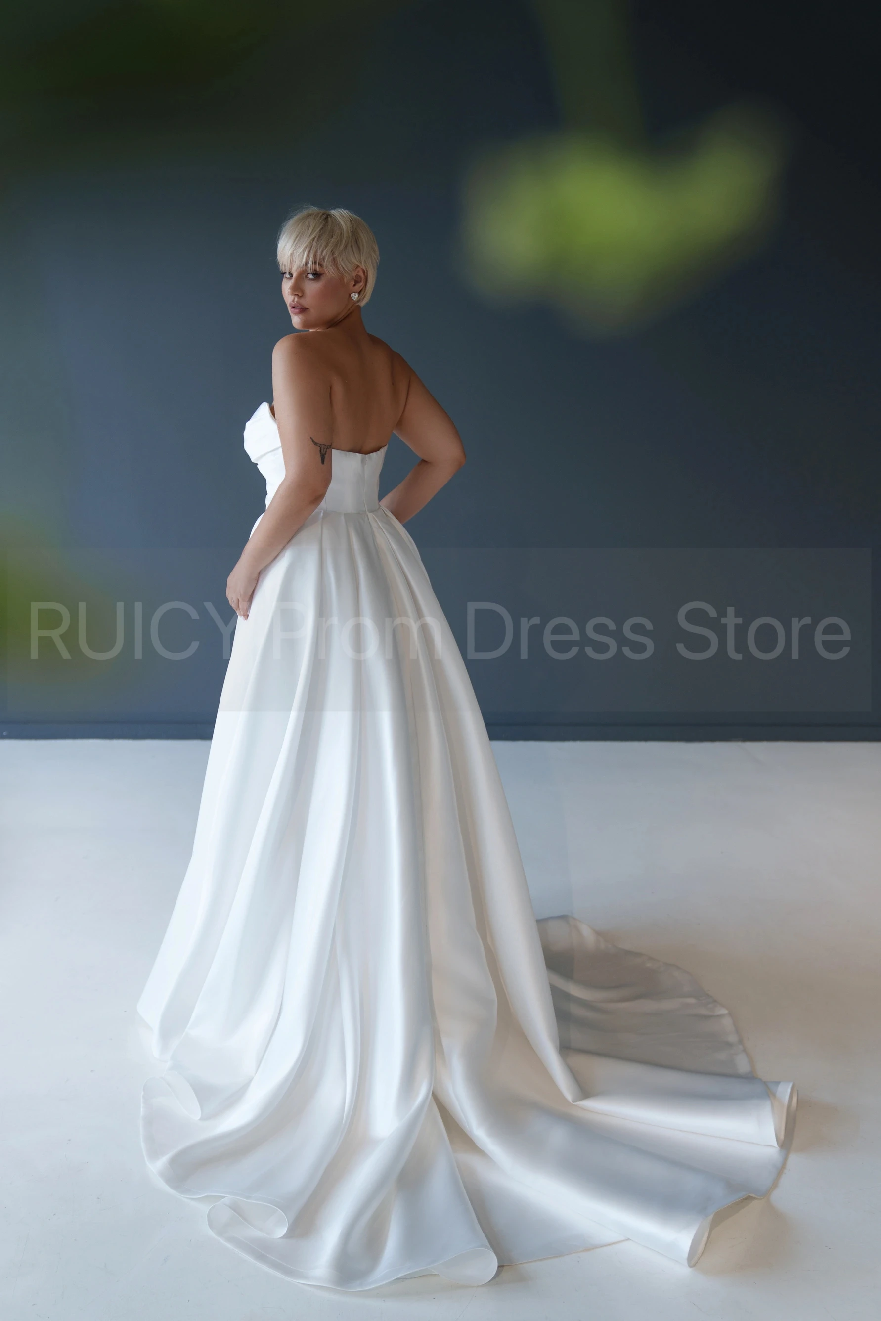 2025 Elegant Wedding Dresses With Detachable Sleeve Off The Shoulder Pearls Satin Plus Size Bride Dress Slit Gown robe de mariée