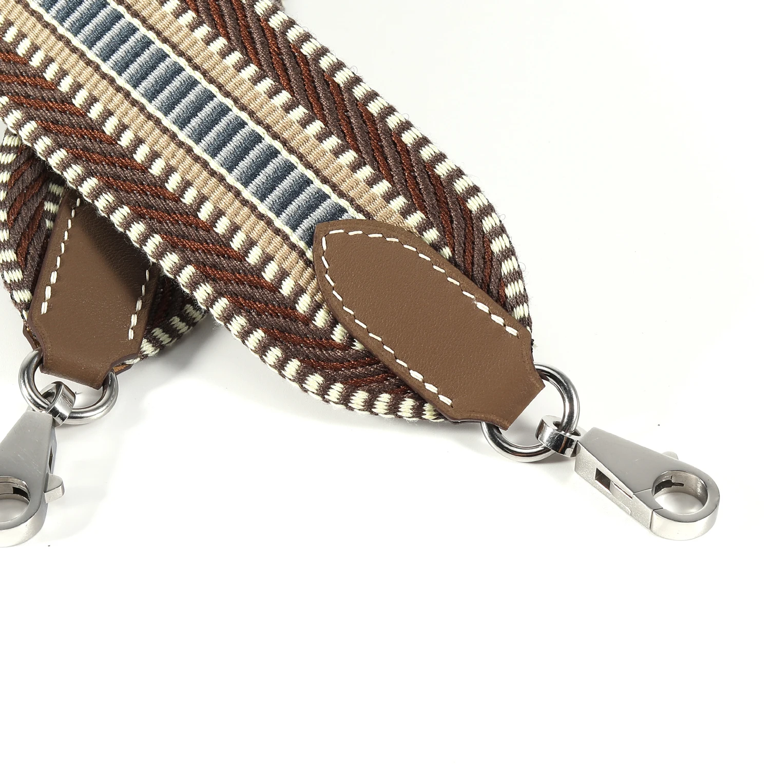 牛革素材、オールスチール製の金具、ケリーバッグのショルダーストラップに適しています。バッグストラップはすべてワックス糸で手縫いされています。