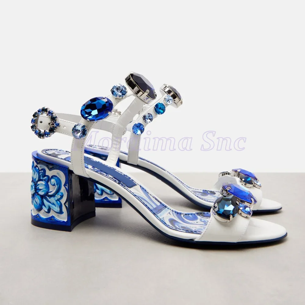 

Роскошные сандалии с украшением из кристаллов и драгоценных камней, модные женские модельные туфли на массивном каблуке с пряжкой на щиколотке и ремешком, круглый открытый носок, 2025 г.