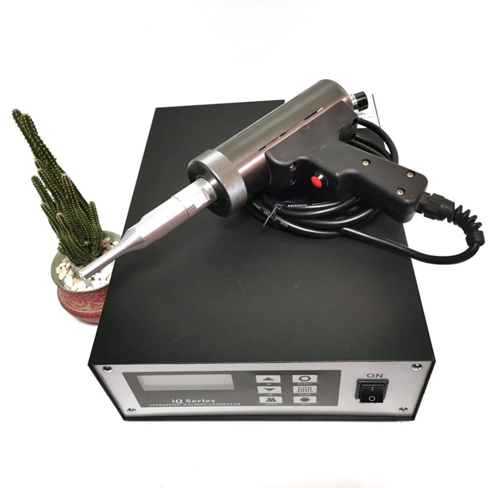 1000W 28khz/35khz/40khz Ultrasonic Transducer Handheld Welding Gun With Generator