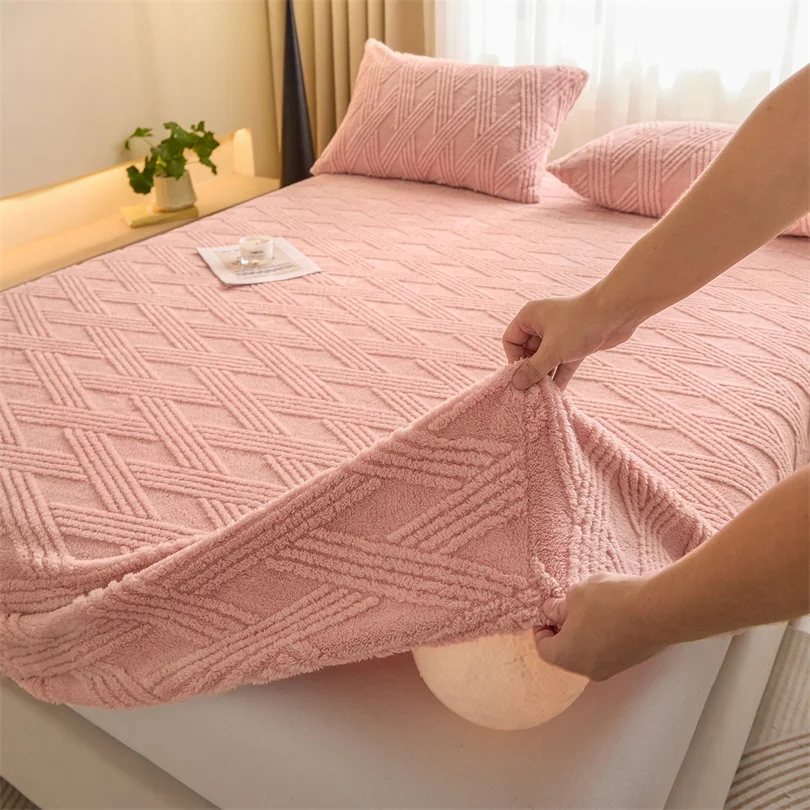 Jacquard Bed Cover Super Soft Velvet Mattress Cover Striped Plaid Elastic Fitted Sheet Warm Mattress Protector 140/160/180x200cm