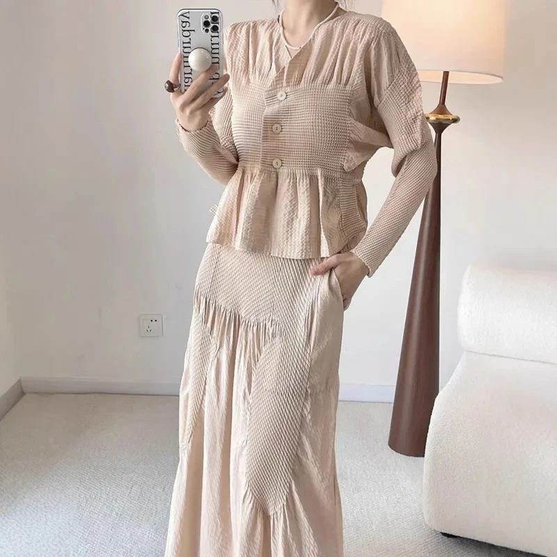 2025 Top estivo a maniche lunghe con scollo a V + gonna bustier in vita elastica Miyake Set da due pezzi da donna a pieghe chic dal design di alta qualità