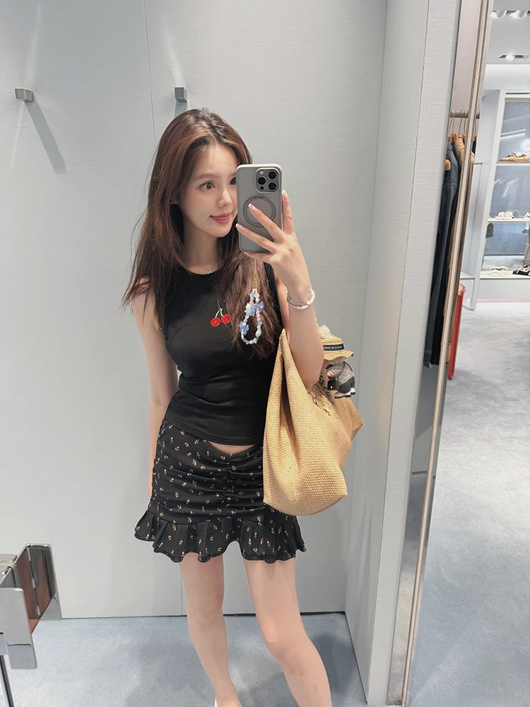 

Женская повседневная футболка с принтом, круглым вырезом, приталенного кроя, летняя коллекция 2025, короткий рукав, для города, модная, однотонная