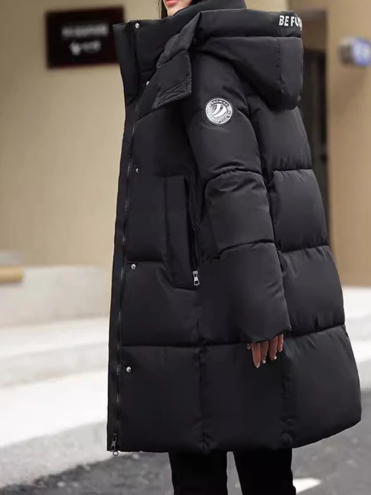 Neu in der Winter-Daunen-Baumwolljacke für Damen, warme, verdickte, mit Baumwolle gefütterte Jacke, koreanische, lockere Parkas in Übergröße, langer Mantel