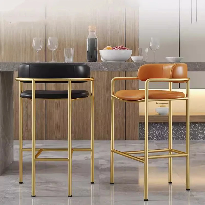 Sedie da bar in metallo nordico Bracciolo moderno e minimalista con schienale Sedie da bar dorate Soggiorno lungo Cadeira Mobili alla moda