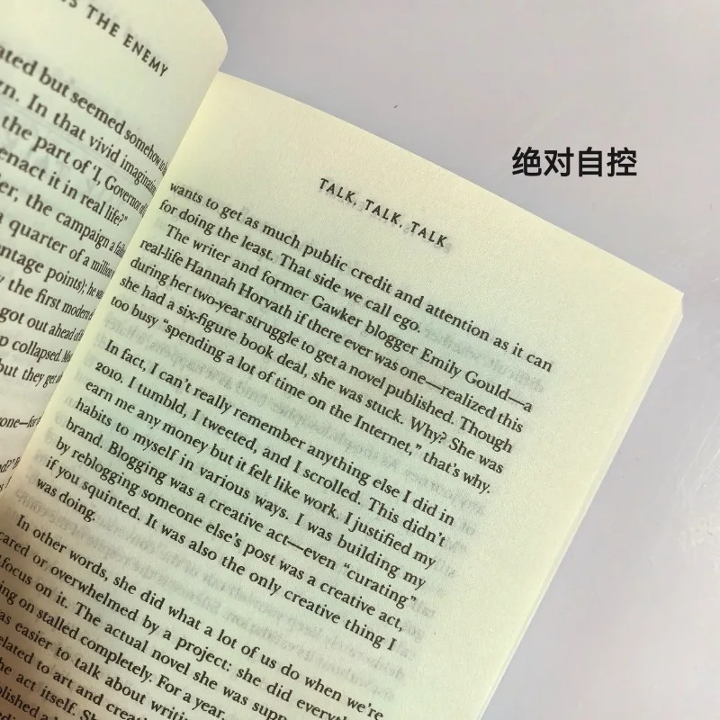 Ego Is the Enemy من تأليف Ryan Holiday: الطبعة الإنجليزية على التحكم الذاتي المطلق وسادة الذات غير المطلقة