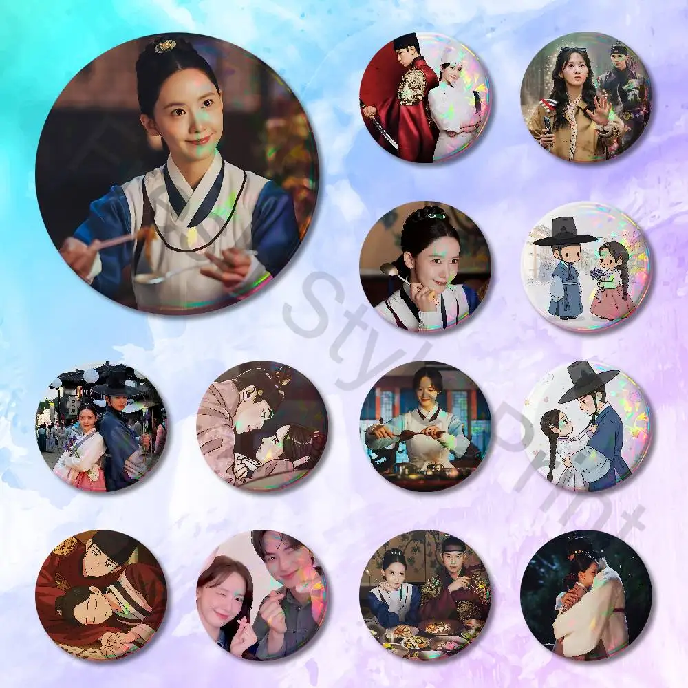 Bon A-Appetit Y-Your M-Majesty 58mm 44mm Broche de impressão HD Emblemas Pretty Derby Broches de exibição redondos Alfinetes de lapela