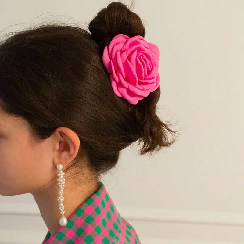 1/2/6 Uds. Pinza para el pelo estereoscópica de flor rosa Fpr para mujer elegante parte posterior de la cabeza Clip de tiburón accesorios para el cabello de moda para niña