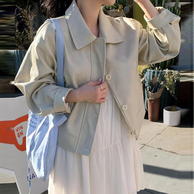 جاكيت نسائي كوري أنيق وعصري من الجلد بتصميم فضفاض وأكمام طويلة وياقة بسحاب، مثالي للخريف والشتاء.