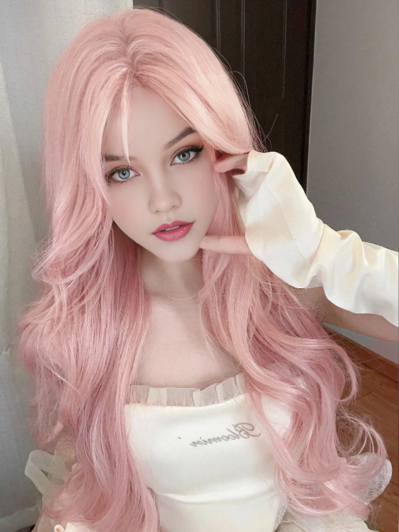 

30 "75cm long curly hair with bangs big waves natural appearance wig costume role-playing wig Halloween wig daily party wig pink