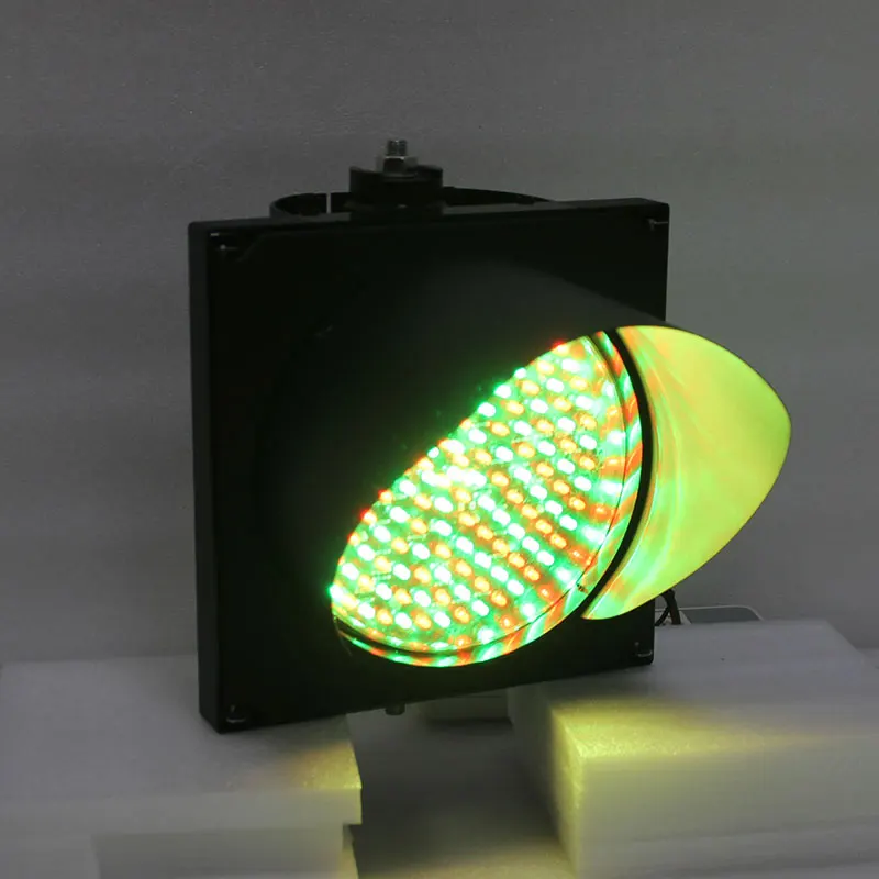200mm LED Traffic Signal Light Red Yellow Green Color Road Safety with PC Housing Mix for Road Use