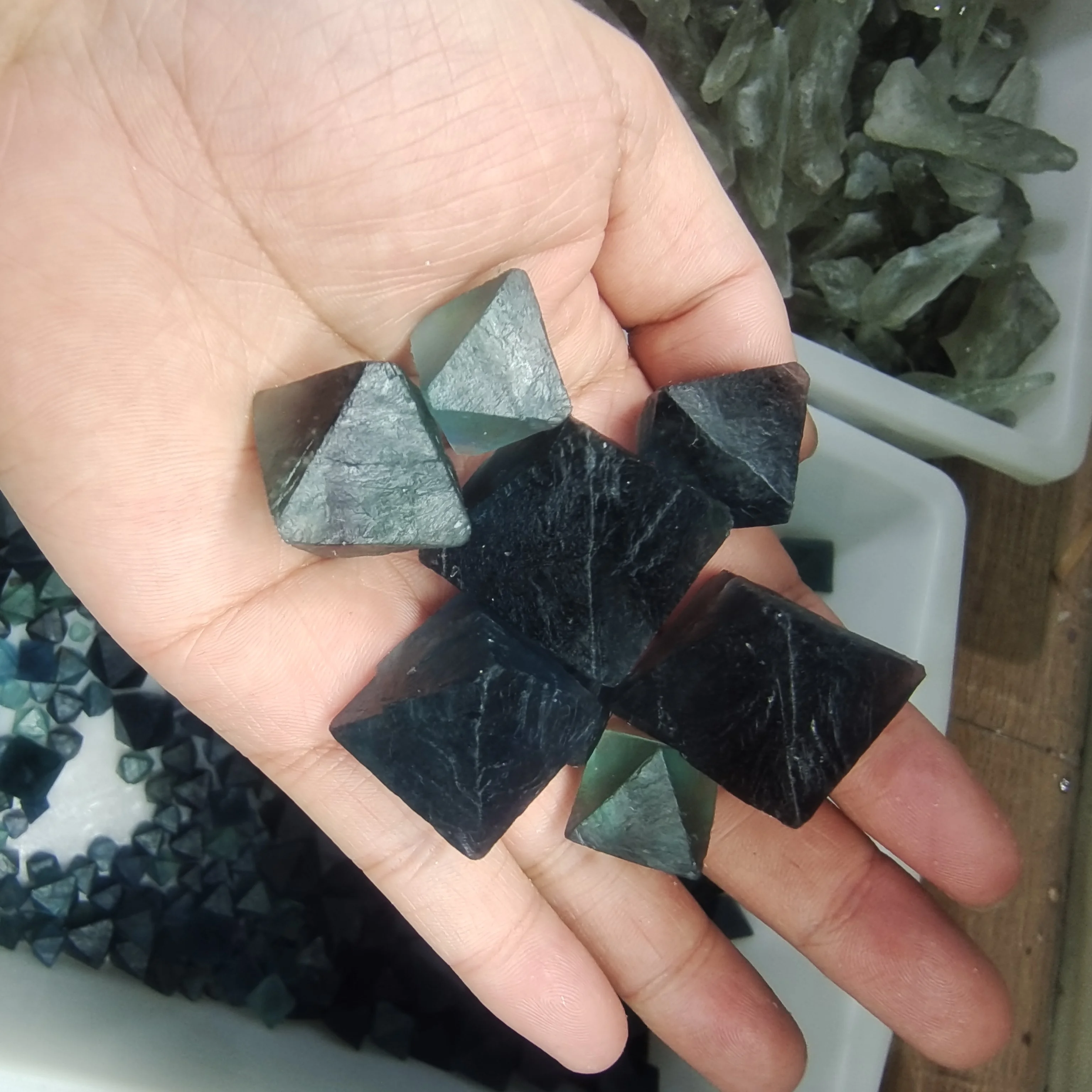 25-40mm 1000g Natural Crystal Blue Fluorite Octahedron Crude Stone Ore Pendant Fluorite Octahedron Raw crystal Home Decoration