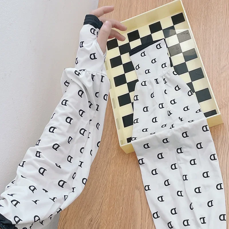 أكمام فاخرة للحماية من الشمس من الحرير الجليدي للنساء صيف جديد للمشي لمسافات طويلة مقاومة للغاية وأكمام مستشعة للثلج قفازات تسلق رفيعة