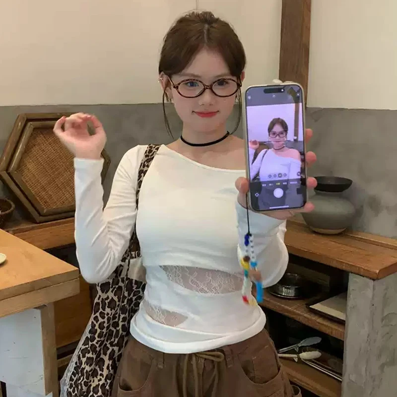 Damska bluzka z długim rękawem, seksowna, w stylu retro, z koronką i wycięciami.