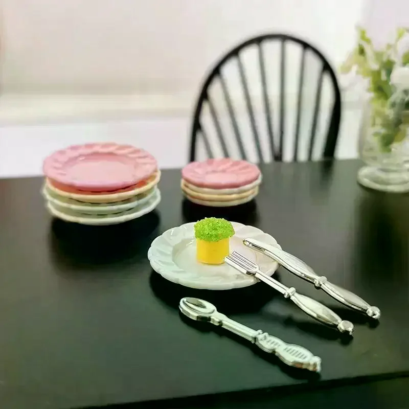 1 Juego de accesorios de cocina para casa de muñecas, cuchillo en miniatura, tenedor, cuchara, vajilla, Kit de platos, juguete para niños, simulación de comida y escena de juego, modelo