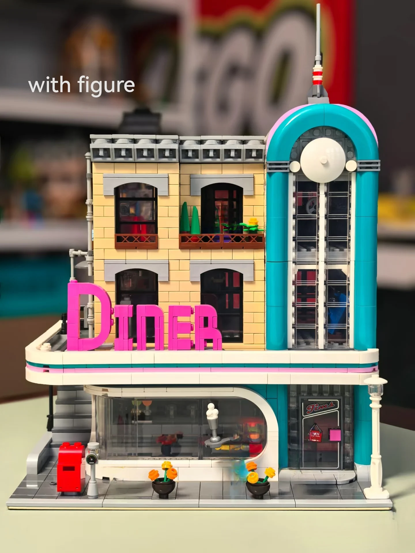 

IN Stock 2480 PCS Downtown Diner Building Blocks Bricks Toys Birthday christmas Gift Compatible with 10260 15037
