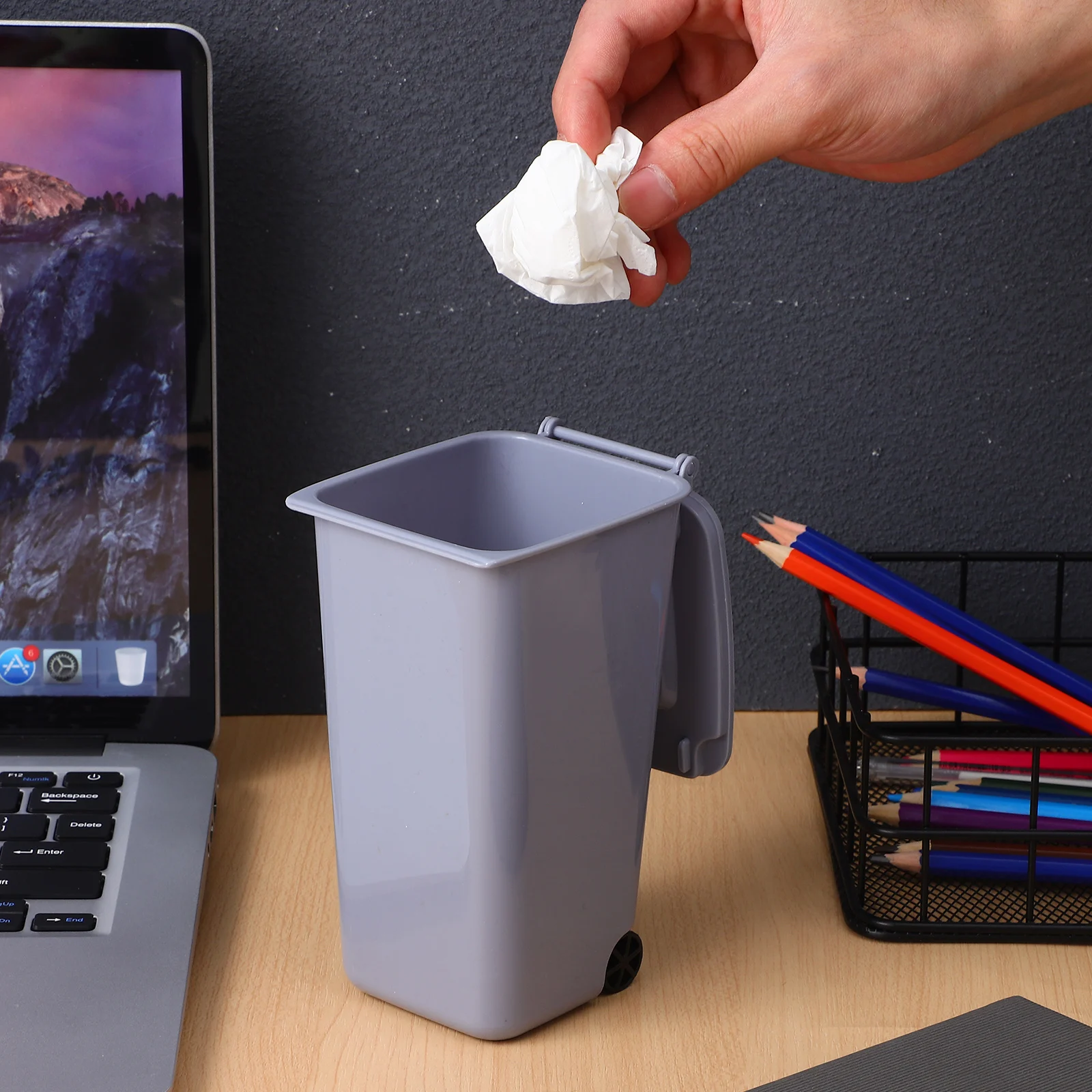 

4 pcs Mini Trash Can Desk Bin Lid Small Desktop Bins for Office Bedroom Travel Garbage Cans Storage