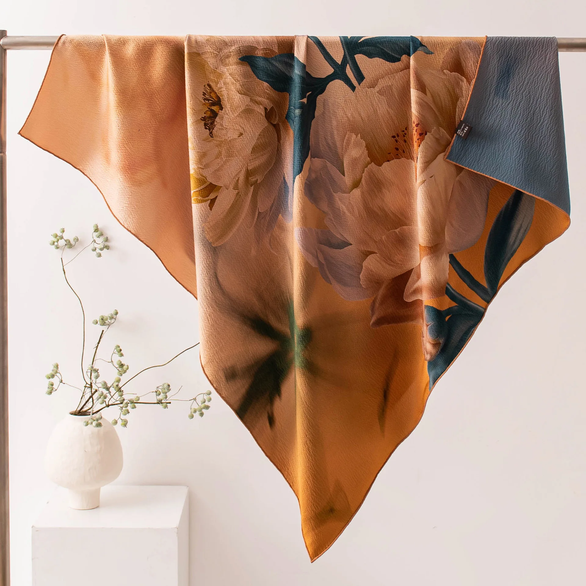 New versatile temperament silk scarf double-sided pearl forged mulberry silk square scarf women's exquisite gift self-use shawl