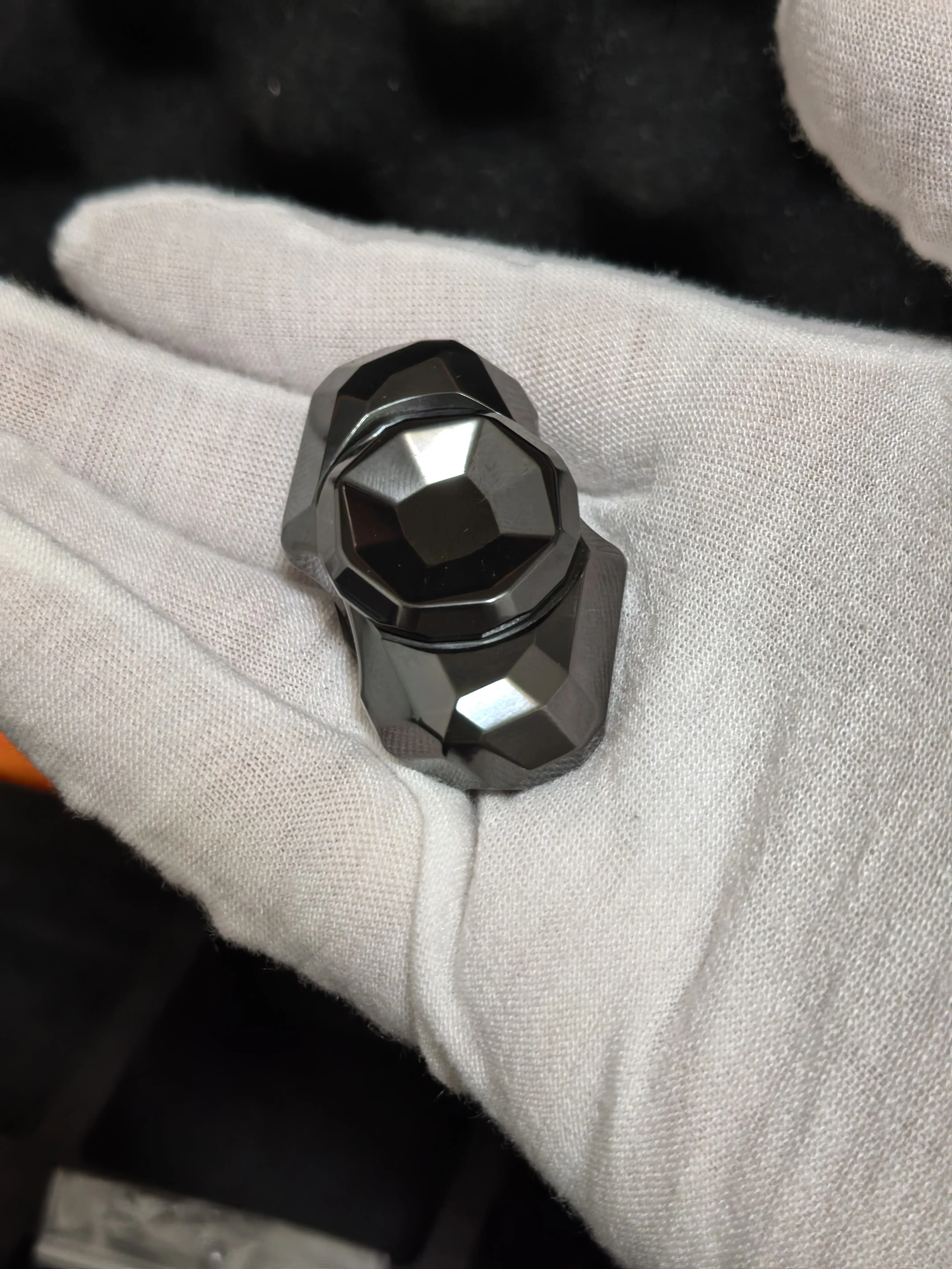 Used LQedc Lava Gyro, Zirconium Gyro EDC Desktop Decoration