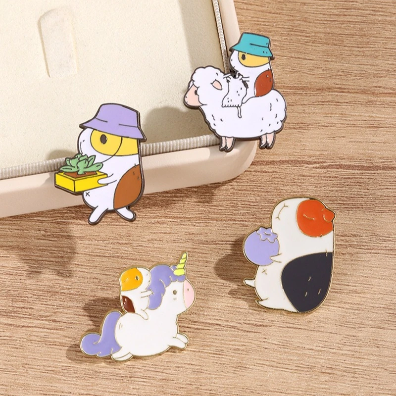 Cute Guinea Pig Design Brooch Cartoon Animal Zinc Alloy Enamel Pin Student Accessory Badge DIY Clothing Bags Hat Scarf T-shirt