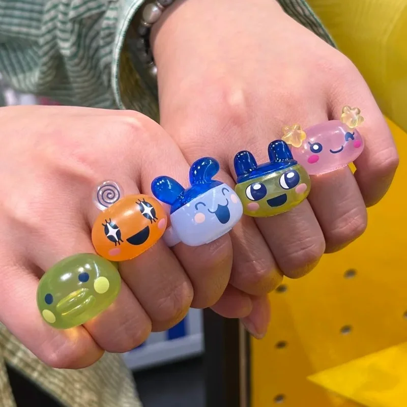 Nuevo en Stock Bandai Tamagotchi anillo decorativo de cabeza grande dijes anillo transparente modelo de mascota colgantes regalos personajes de estilo