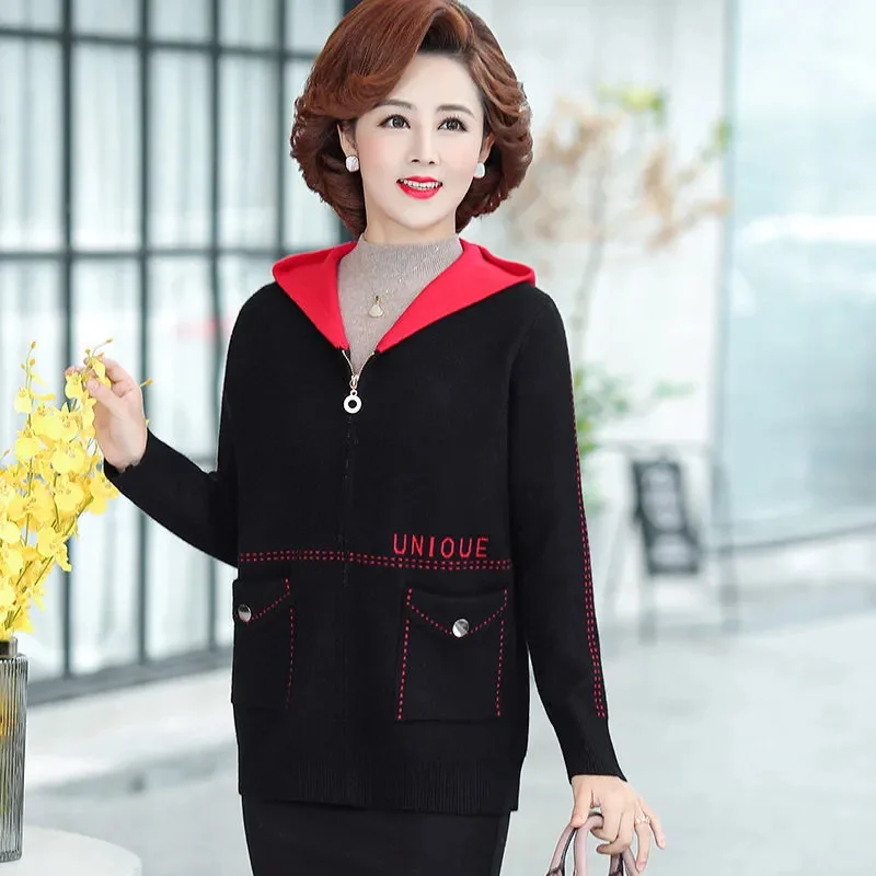 

Короткая куртка женская для мам среднего возраста, новинка 2025, свитер, весенне-осенняя вязаная верхняя одежда с кардиганом с капюшоном, женское шерстяное пальто, топ