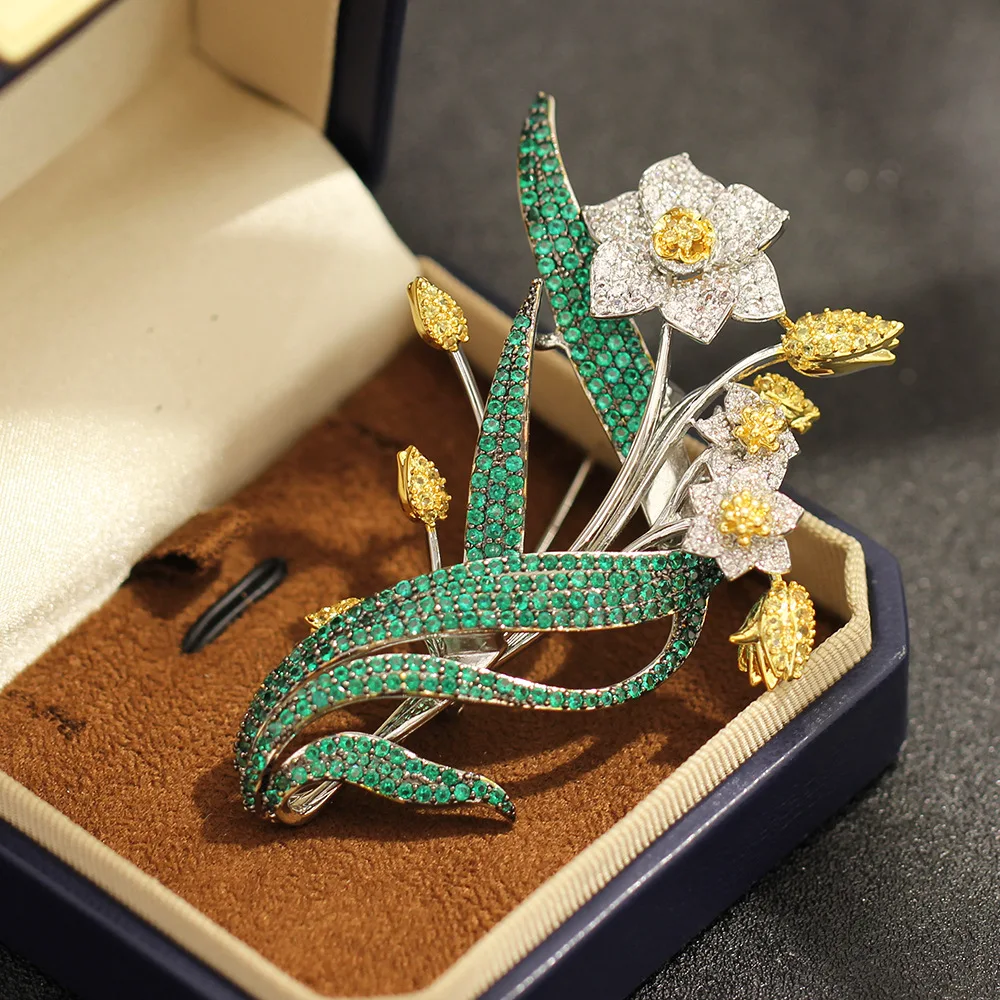 OKILY Vintage Elegant Inlaid Stone Green Leaf Daffodil Brooches Atmospheric Exaggeration Luxury Orchid Pins and Brooch Female