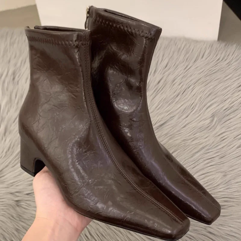 

2025 Winter New Brand Women Brown Ankle Boots White Fashion Round Toe Med Square Heel Short Boots Round Toe Outdoor Dress Pumps