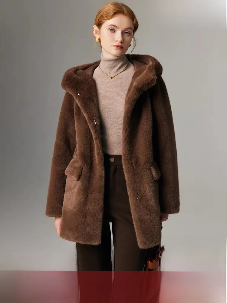 

Женская зимняя утепленная куртка с капюшоном и мехом, корейский стиль, длинный рукав, стандартная длина, повседневная модная одежда из водяного кроличьего плюша