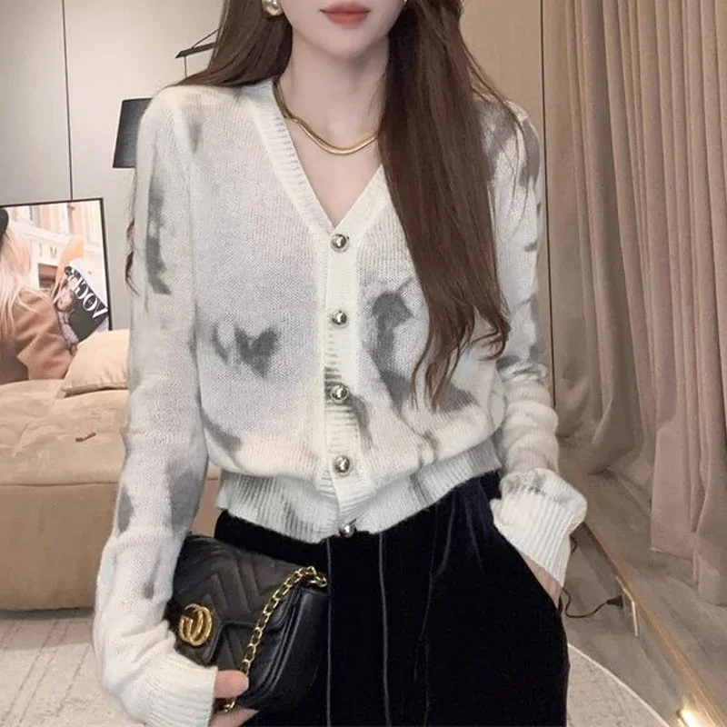 

Весенне-осенний новый модный свитер с v-образным вырезом и длинными рукавами, женский кардиган на пуговицах с уличным принтом, элегантные универсальные повседневные топы