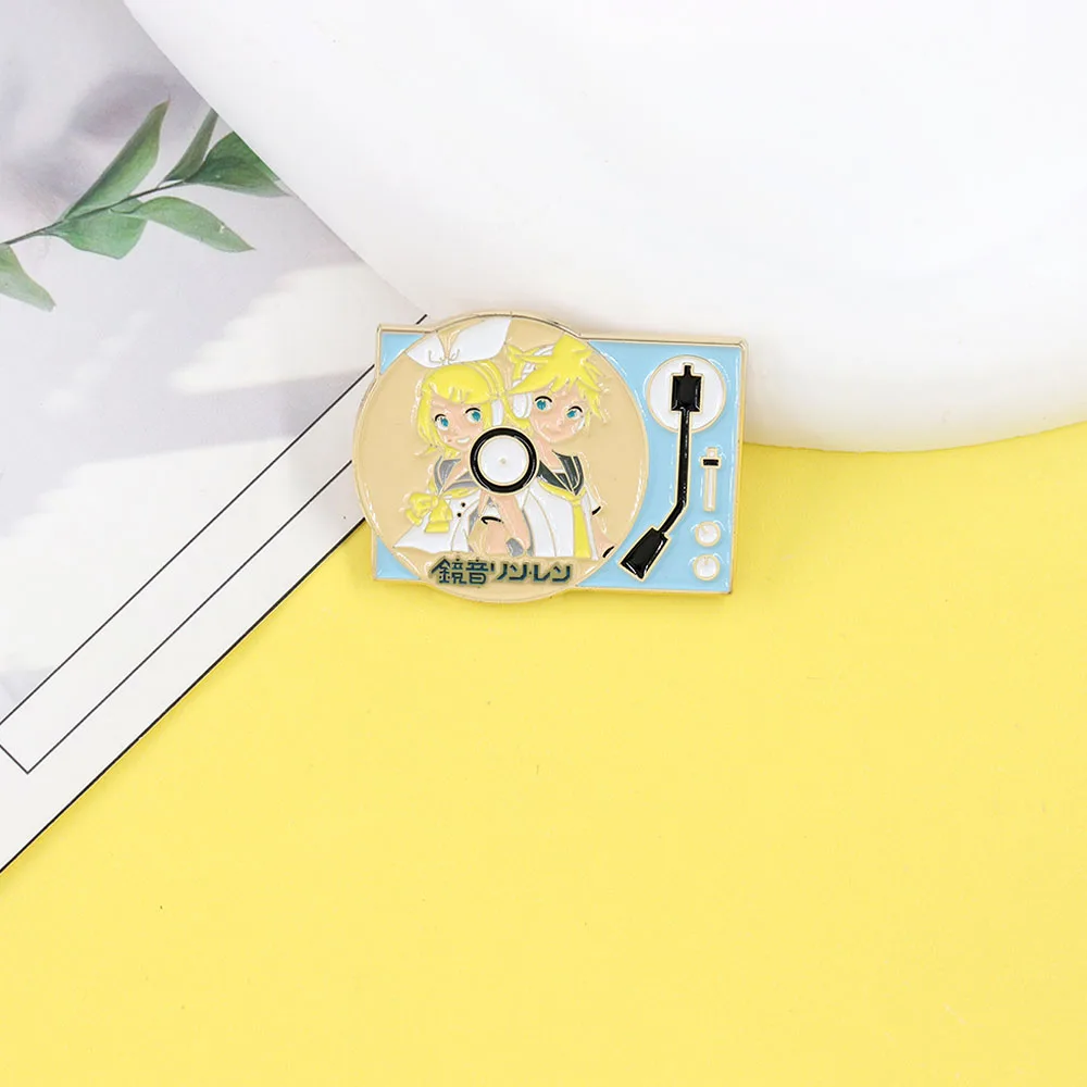 Cute comic image lapel pin twins mirror virtual singer character idol electronic music creation art album fan gift metal badge