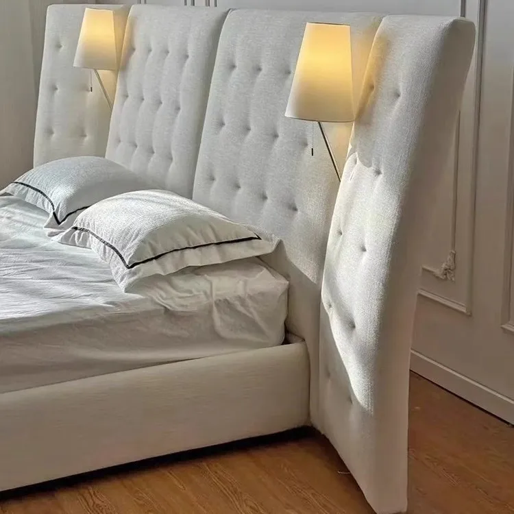 سرير قماش إيطالي بسيط لغرفة النوم الرئيسية وشاشة عريضة وظهر عالي 1.8 متر من القماش الكريمي وسرير مزدوج ناعم #2