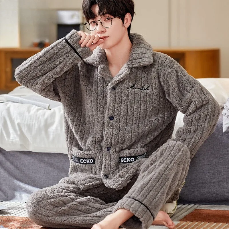 [Thermal Lock Warm Plush] Men's Home Wear Flannel Soft Skin Can Be Worn Outside Men Pajamas Simple Comfortable Warm  Pajama Set