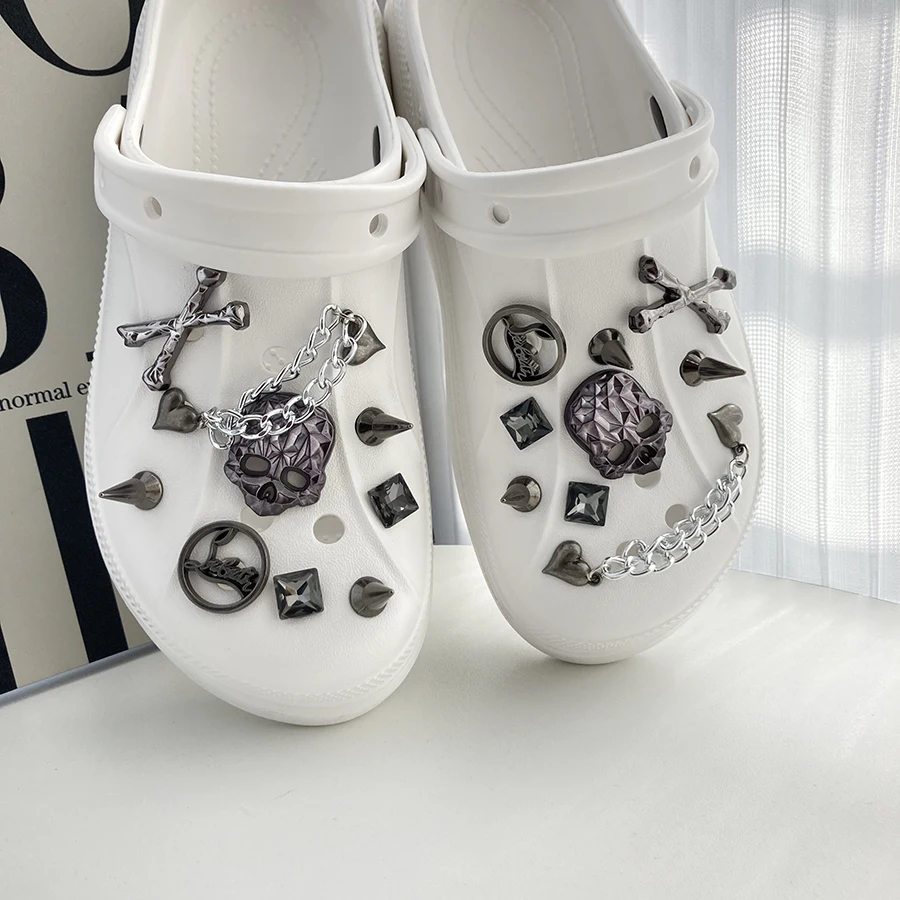 18 قطعة دلايات الجمجمة مع سلسلة المسامير الشرير مدبب أشار تو ABS الأحذية الديكور دبابيس اكسسوارات مناسبة ل قباقيب كروكس #2