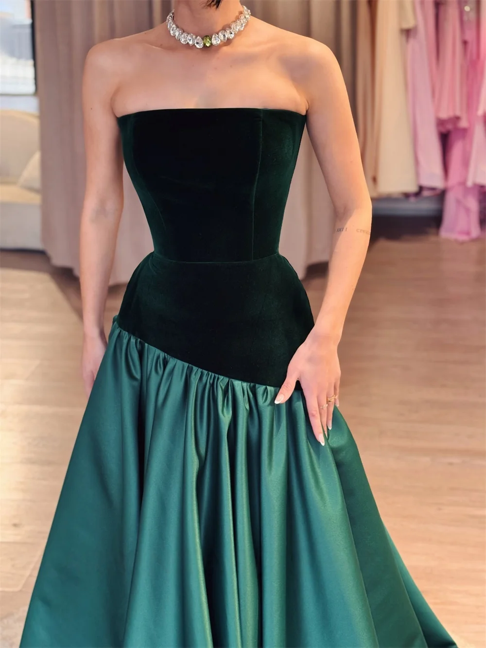 Cathy personalizado verde sem alças veludo vestido de baile sem mangas a linha cetim vestidos de noiva até o chão vestidos de noite 2025