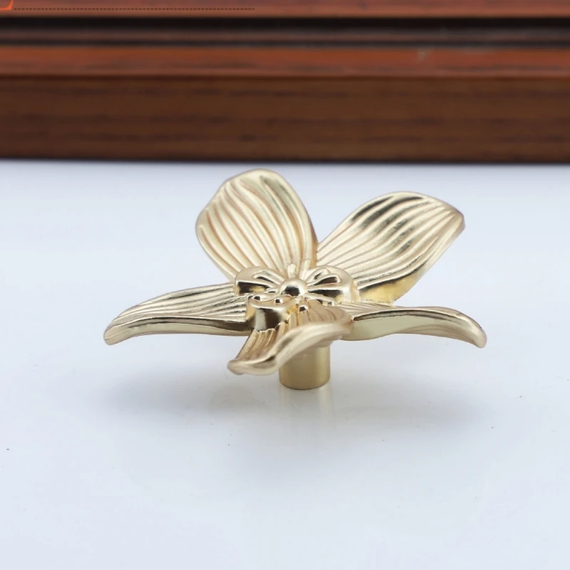 02DC Home Furniture Knobs Gold Tone Flower Pull Set with Back Screw Mount, 4 Piece Drawer Hardware for Dressers and Closets in