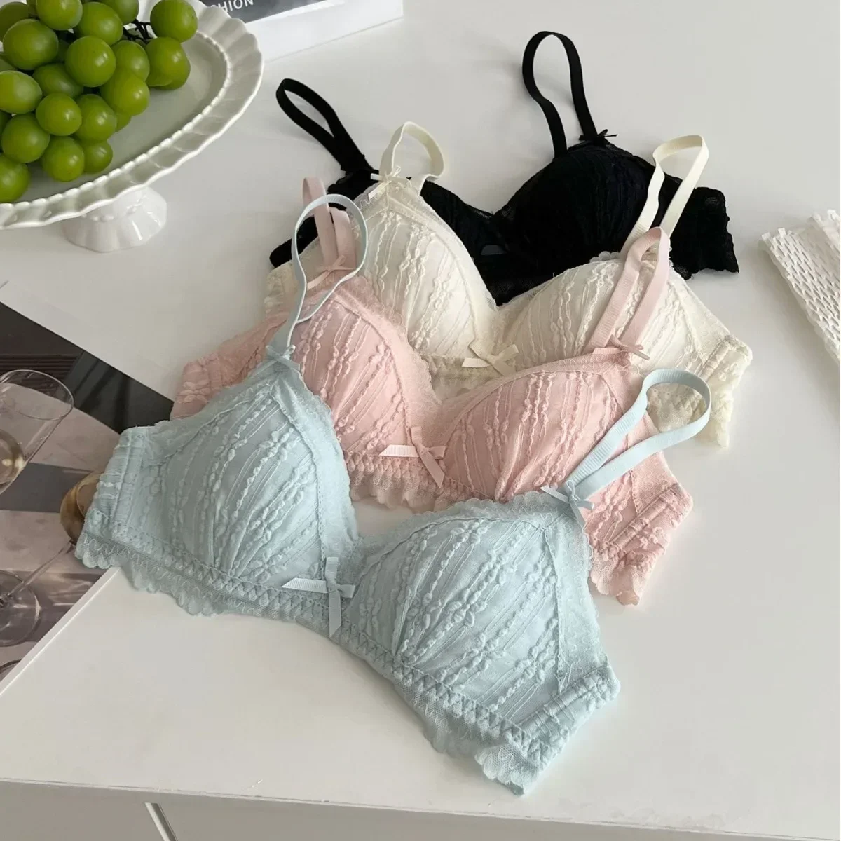 Sexy lace lingerie girl women small breasts gather and support light cup breathable bra bra