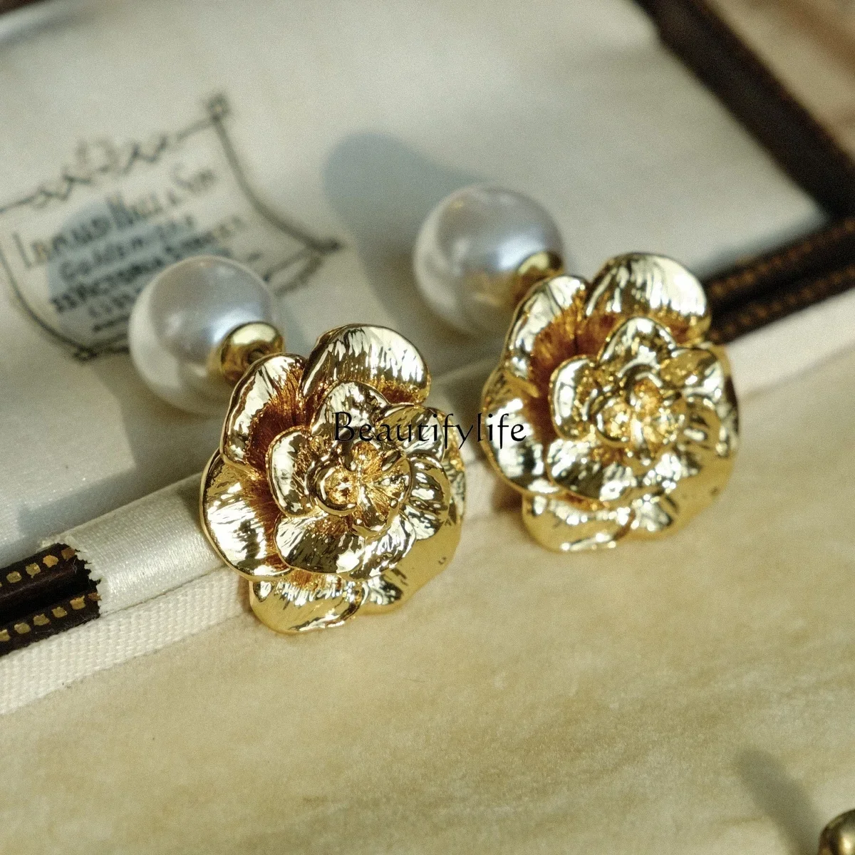 

Golden Gardenia French Retro Three-dimensional Flower Plain Gold Earrings Earrings Premium Commuter Versatile