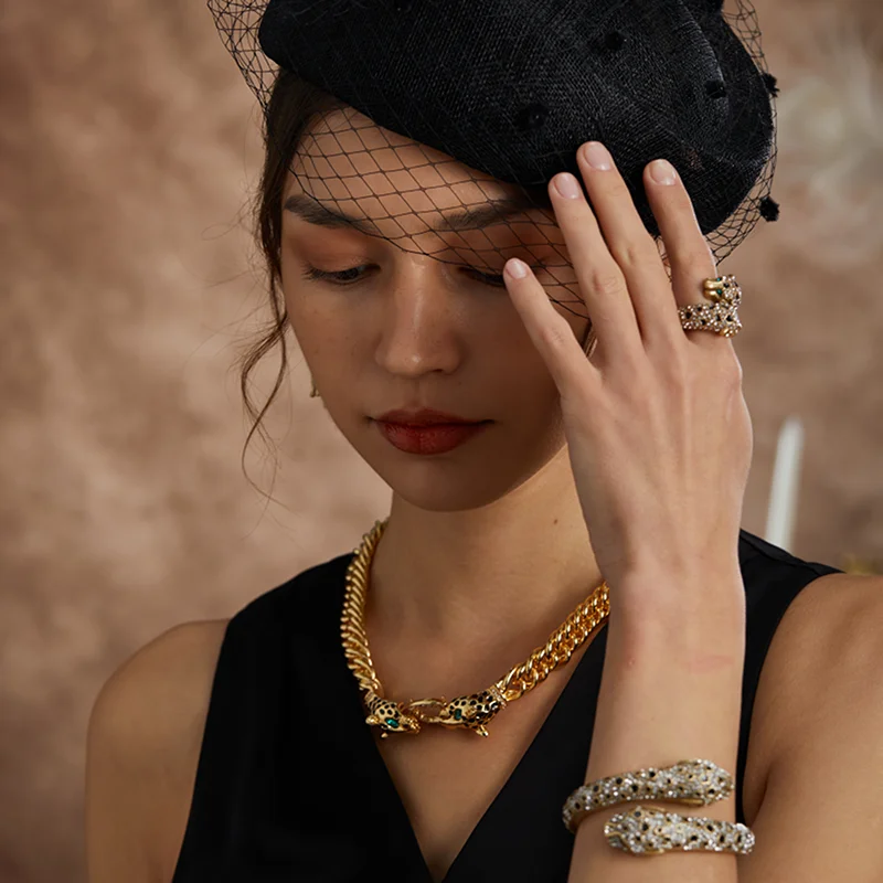 Luxury Vintage 18K Gold Plated Leopard Head Crystal Open Bangle Adjustable Design Women's Fashion Jewelry Gift