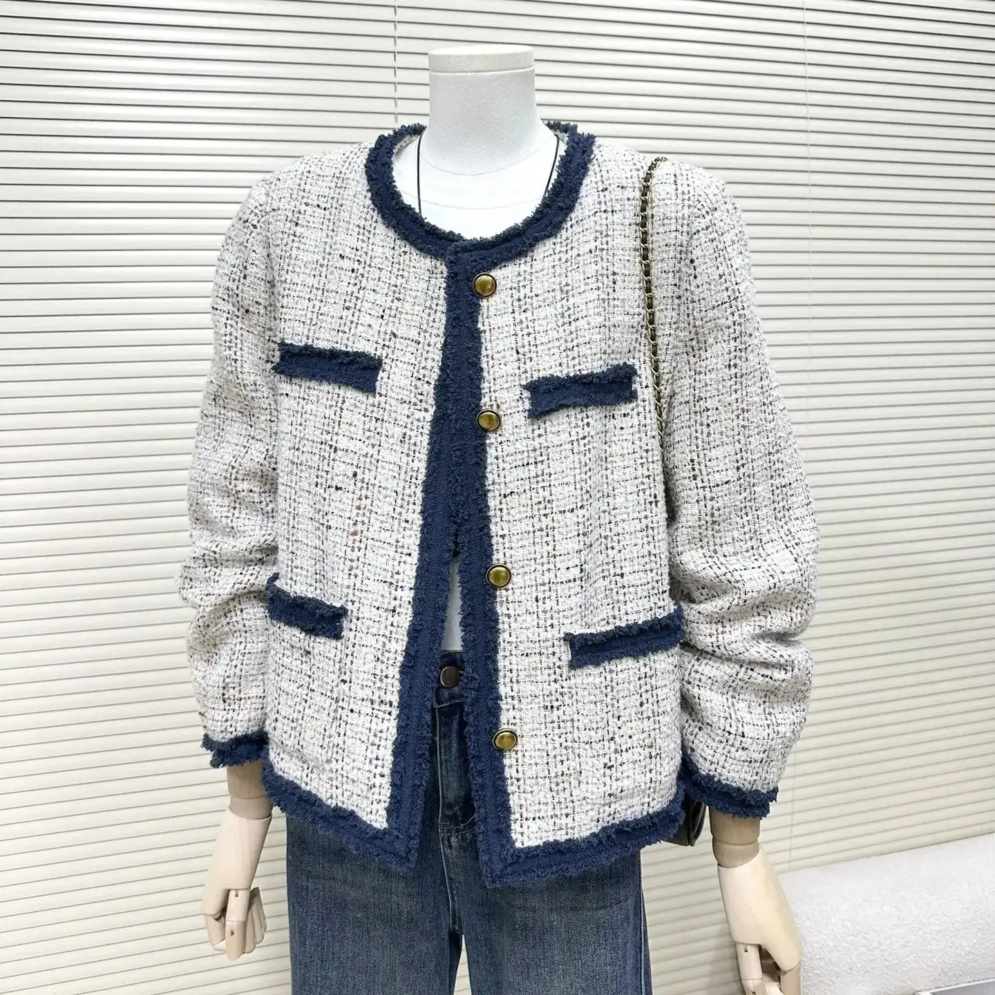 

Корейская версия, легкая роскошная твидовая куртка, женская осень-зима 2025 года, новое пальто с круглым вырезом, элегантный однобортный топ