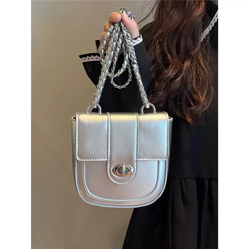 

2025 new niche design, texture dark spicy girl chain, shoulder bag, armpit bag, crossbody saddle bag