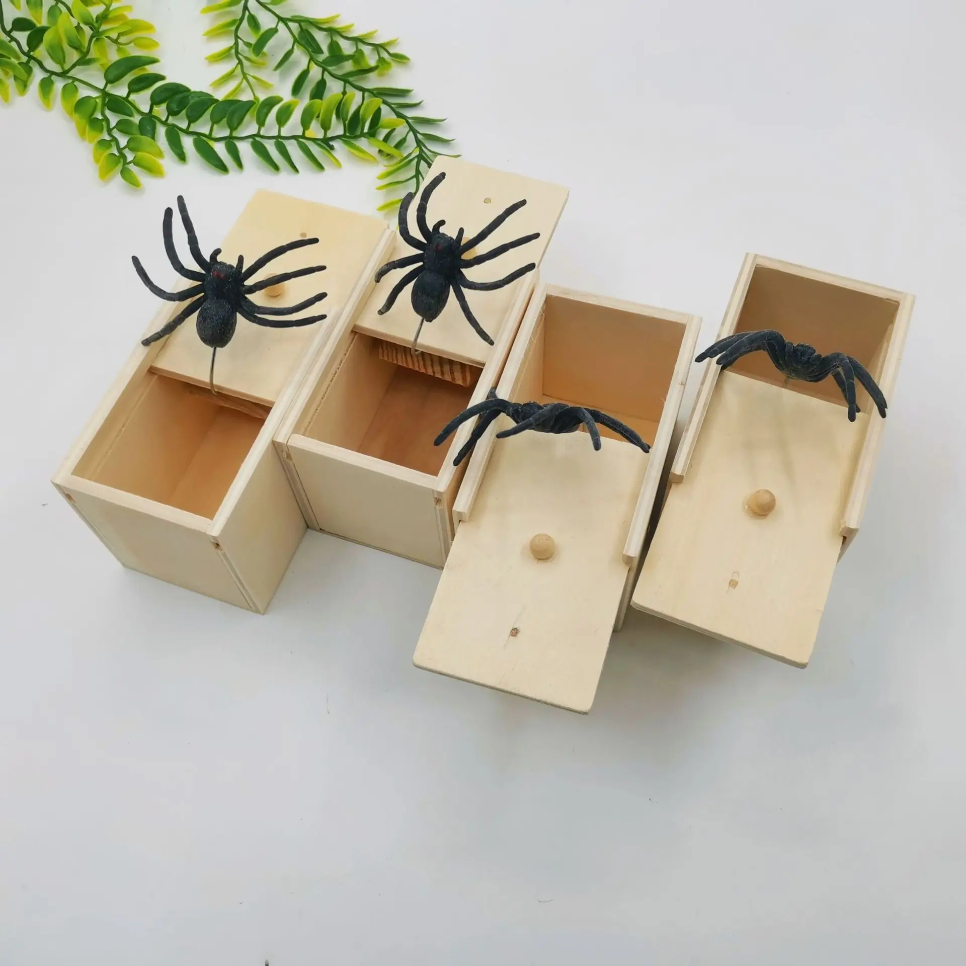 Tricky Toy Simulation Spider Wooden Box Spoof Insect Spider Box Creative Haunted House Horror Scene Layout Small Wooden Box