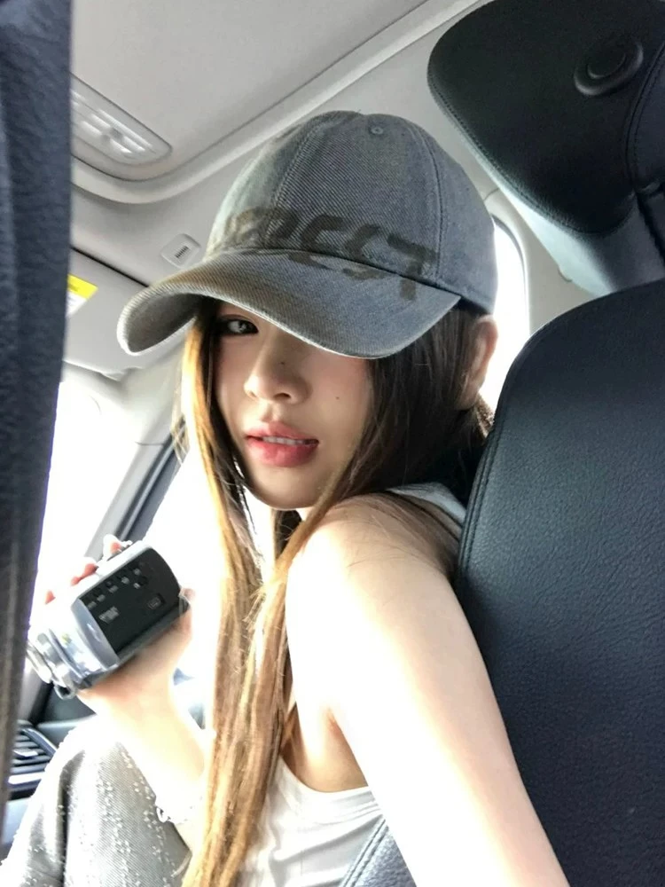 casquette-de-baseball-grise-retro-unisexe-a-larges-bords-reglable-confortable-accessoire-de-mode-pour-toutes-les-saisons-pour-hommes-et-femmes
