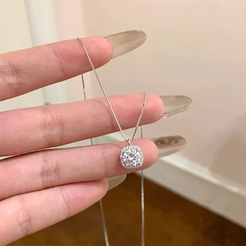 Fresh diamonds inlay small square pendant with high-end light luxury elegant simplicity collar chain shiny necklace jewelry gift