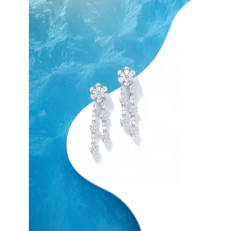 

Серьги Roseie 2026: Классические, трендовые, от известного бренда, ювелирное украшение, подарок на годовщину, свадьбу, с кристаллами, из чистого серебра 925 пробы, с дизайном «Цветок сливы»