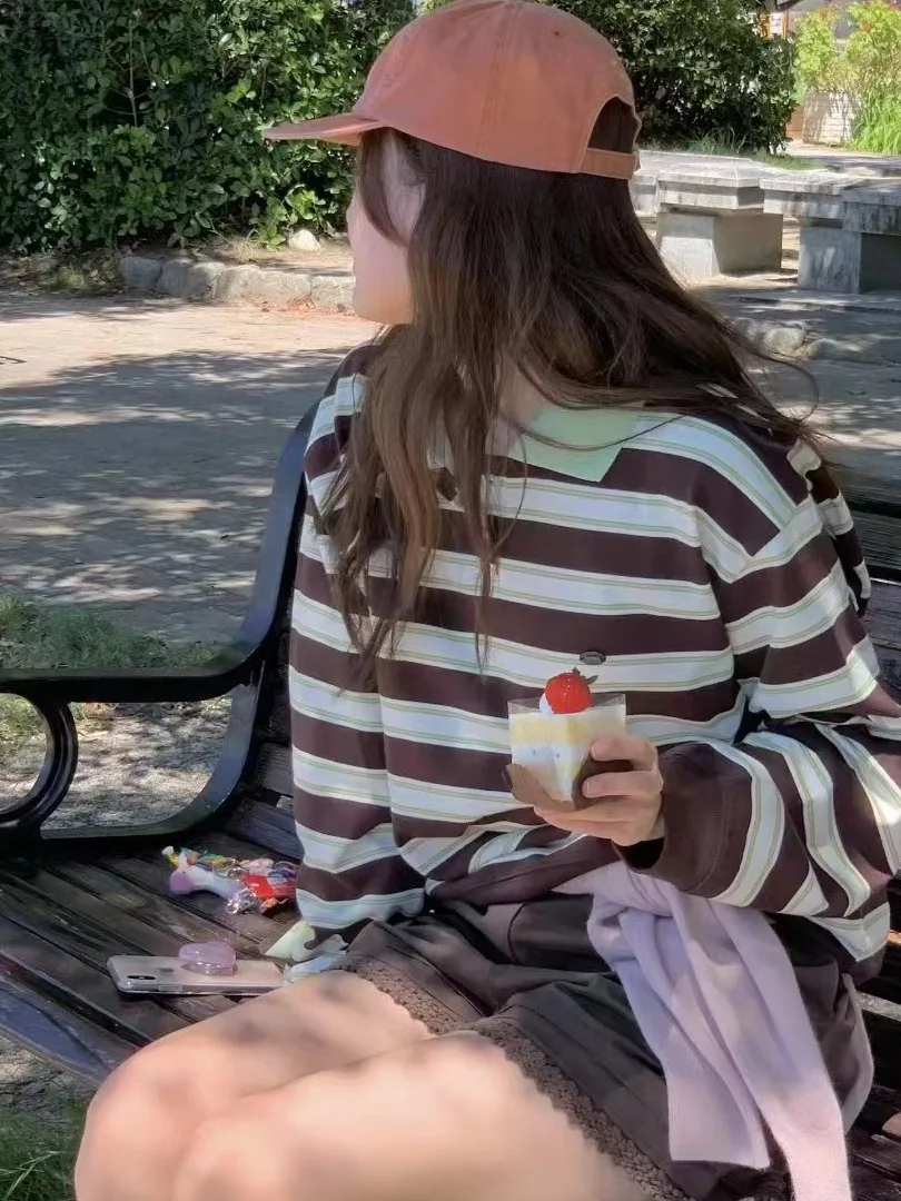 Koszulka damska w cukierkowych kolorach na wczesną jesień 2025, w paski, szykowna, z charakterystycznym kołnierzykiem, luźna, w stylu koreańskim, inna od...