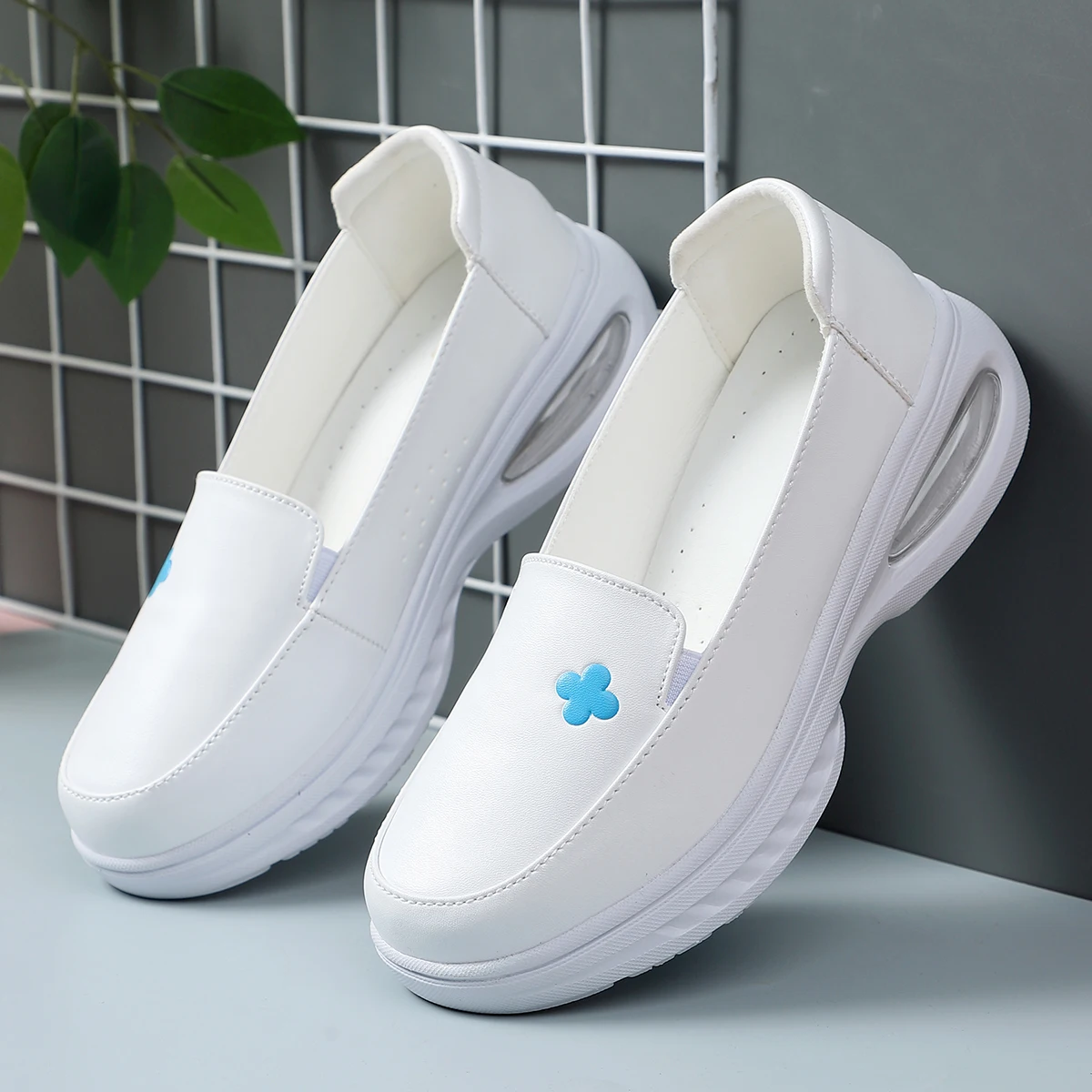 Nurse shoes for women, comfortable soft-soled flat shoes, non-slip, breathable, long-term standing without tired feet, special w
