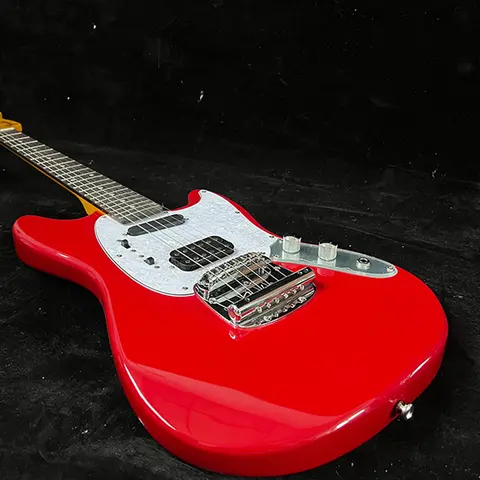 Guitare électrique rouge brillant avec manche en érable et corps en acajou, 22 frettes, touche en palissandre, réglage complet, système de trémolo, sillet en os, livraison gratuite depuis l'entrepôt américain.
