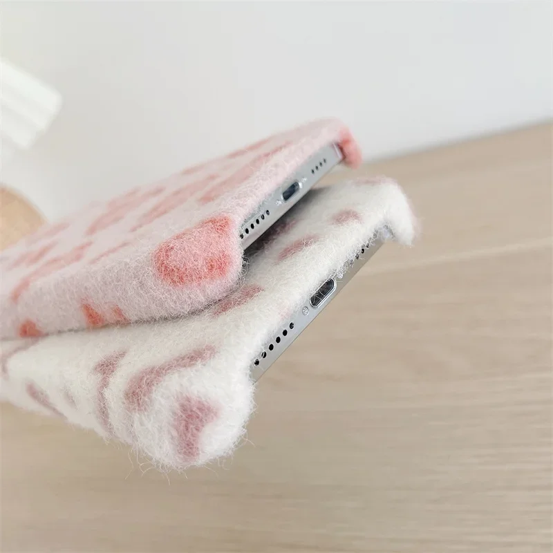 Leopard Fluffy Phone Case for iPhone Warm Fuzzy Soft Back Protection Cover Luxury Cases iPhone 11 13 14 15 Pro Max 16 Max 12 Pro