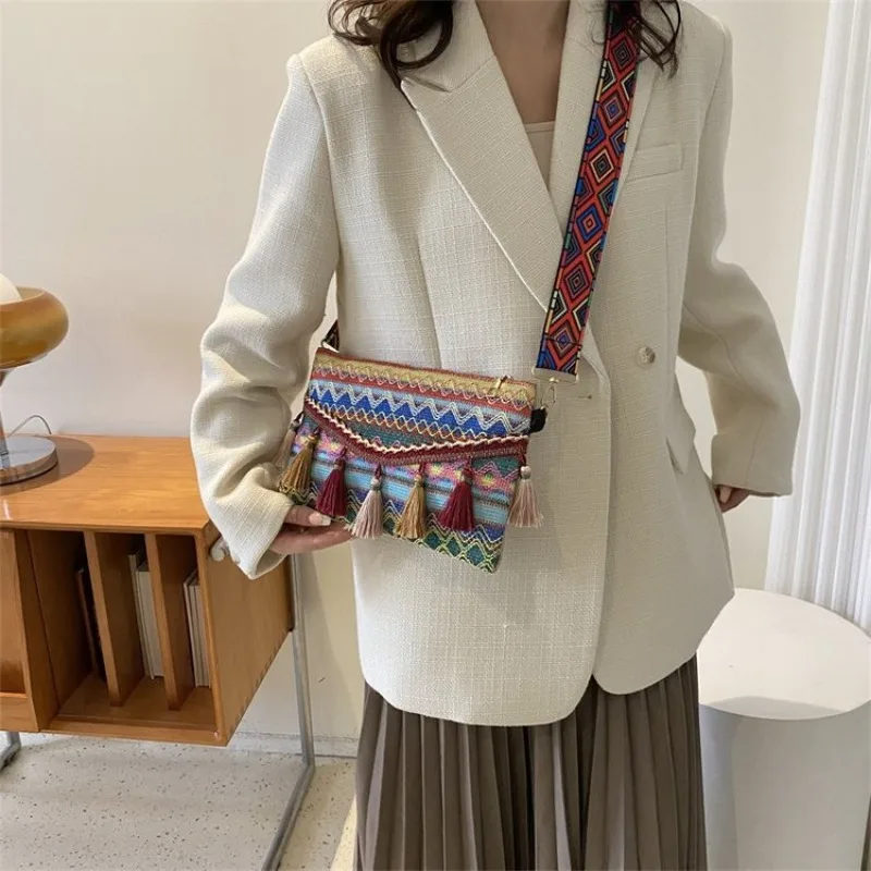 Commuter Diaper Bag Large Capacity Elegant Classic Designer Handbag For Women Leather Solid Color Letter Logo